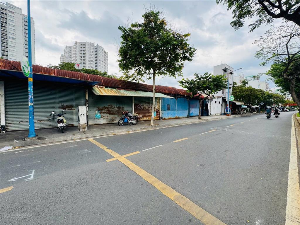 Chính chủ bán gấp quỹ đất mặt tiền view sông p2, quận 6 3200m2, ngang 40 dài 65, ngon nhất q6