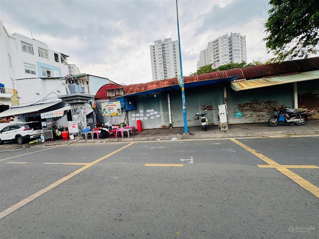 Chính chủ bán gấp quỹ đất mặt tiền view sông p2, quận 6 3200m2, ngang 40 dài 65, ngon nhất q6