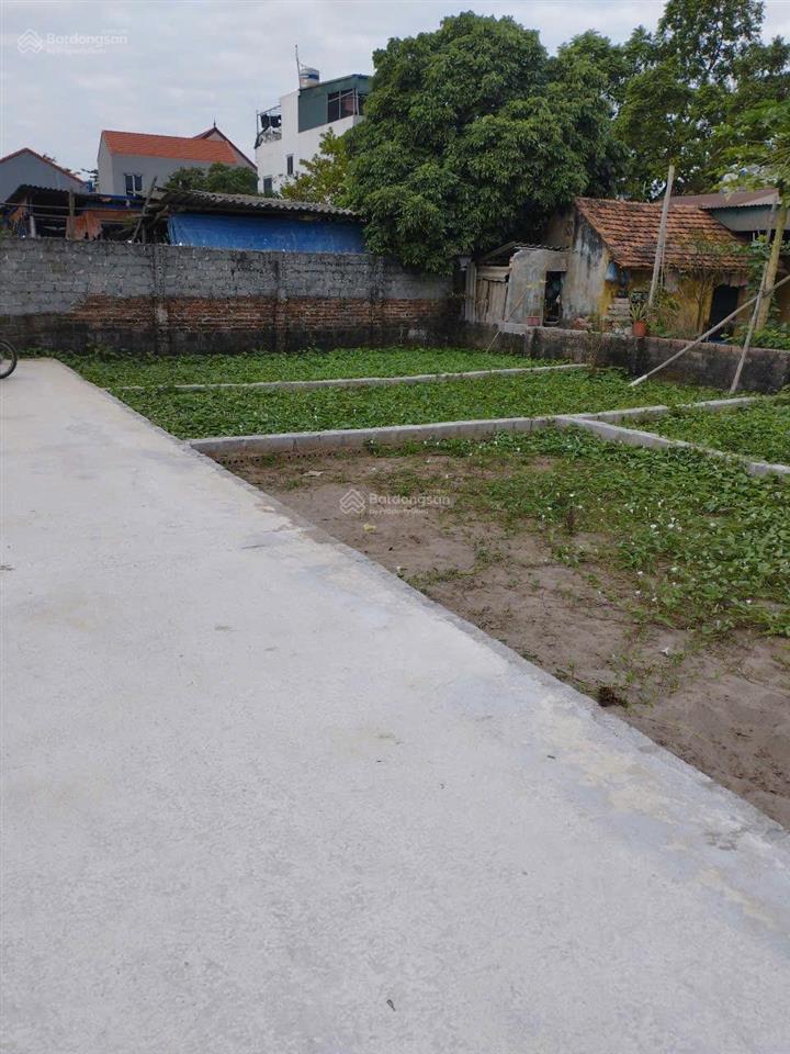 Cần bán lô đất xâm xuyên hồng vângiá chỉ hơn 1 tỷ ** diện tích 40m2 ** đường trước hơn 3m oto