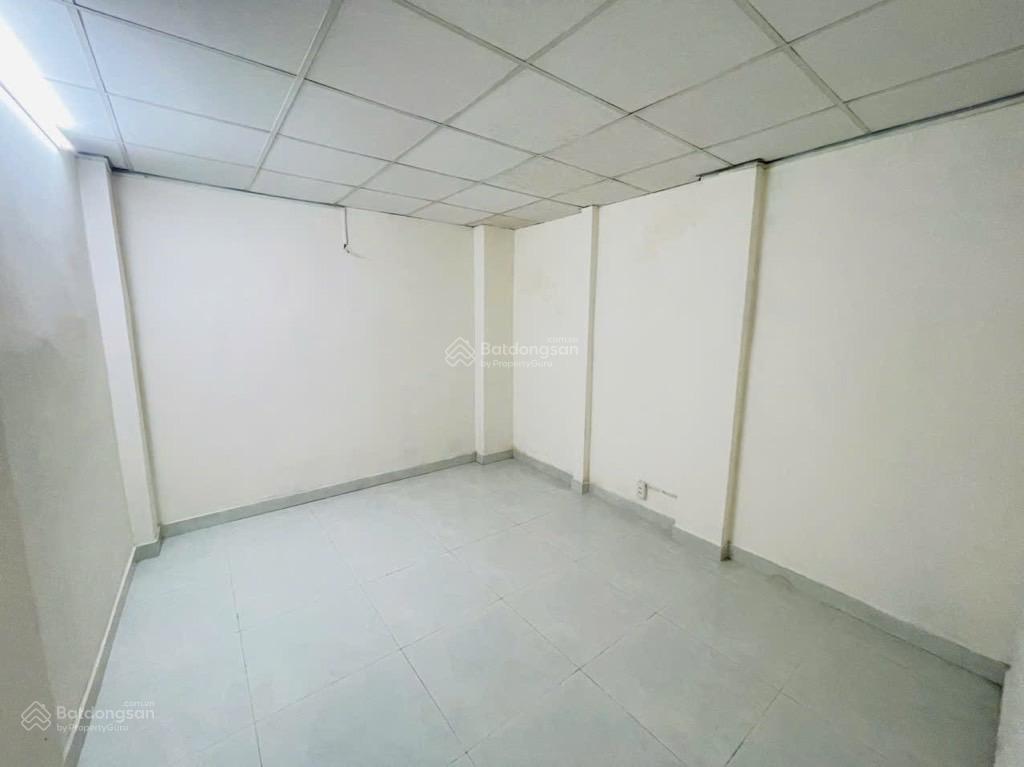 Chủ bán gấp giảm ngay 250 triệu! giá chỉ còn 3 tỷ 200 còn thương lượng mạnh
nhà 3 tầng