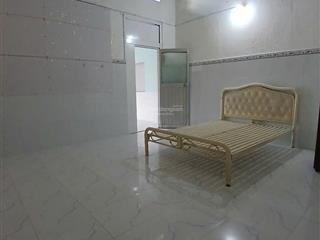 Cho thuê căn hộ lầu 2 của nhà mặt tiền 608 điện biên phủ, quận 10 (ngã 3 nguyễn thiện thuật)