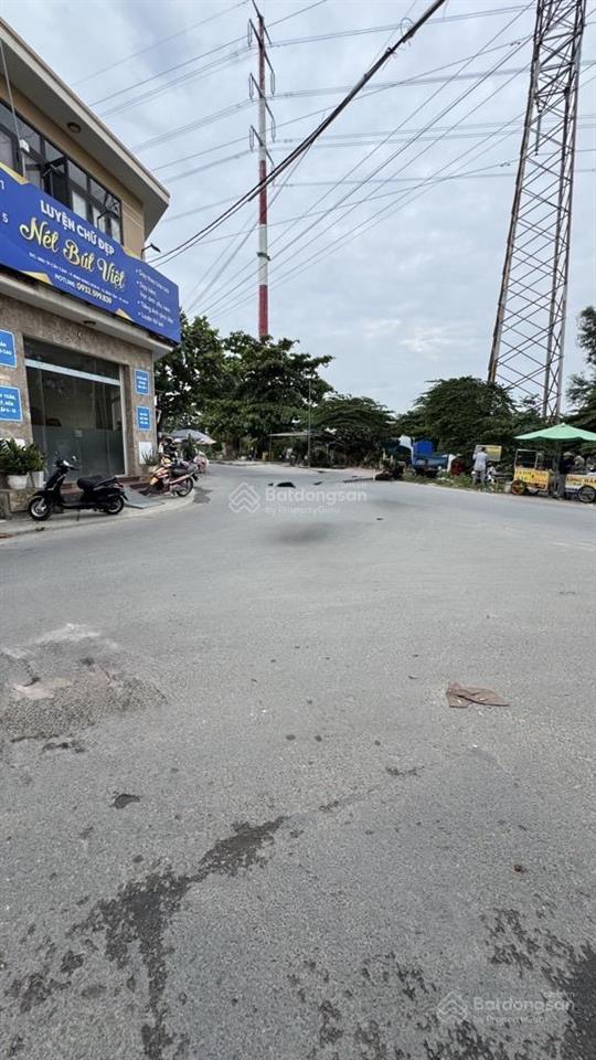 Nhà mặt tiền đường lô góc  cấp 3  113m2  ngang 7.3m  nhỉnh 10 tỷ  tiện xây lại