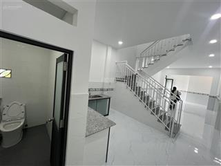 Nhà 2 tầng, 2 ngủ, 2 wc mới toanh tại trung tâm thành phố nha trang giá chỉ 2 tỷ 6