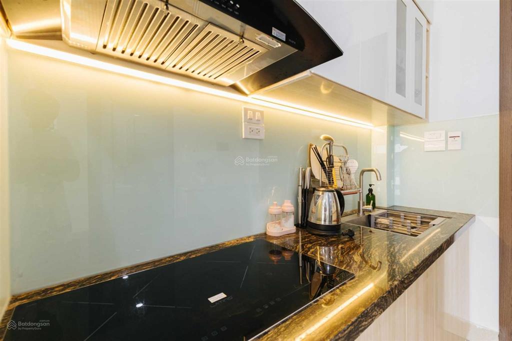 Cho thuê phòng đầy đủ nội thất, ban công rộng view thoáng 1p tới hồ