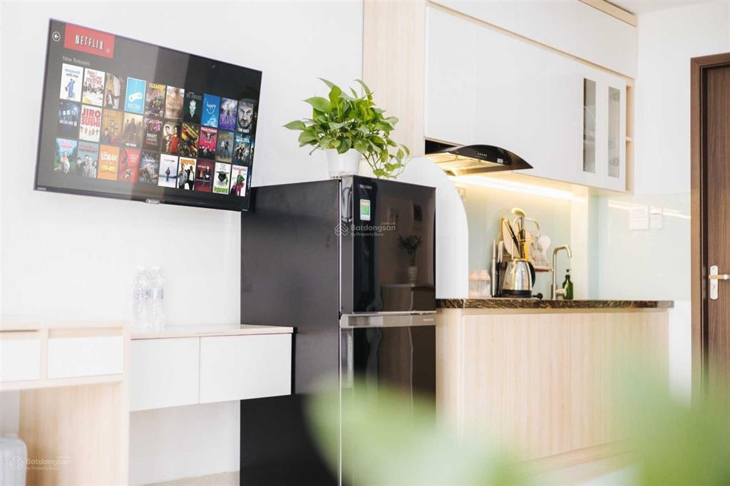 Cho thuê phòng đầy đủ nội thất, ban công rộng view thoáng 1p tới hồ