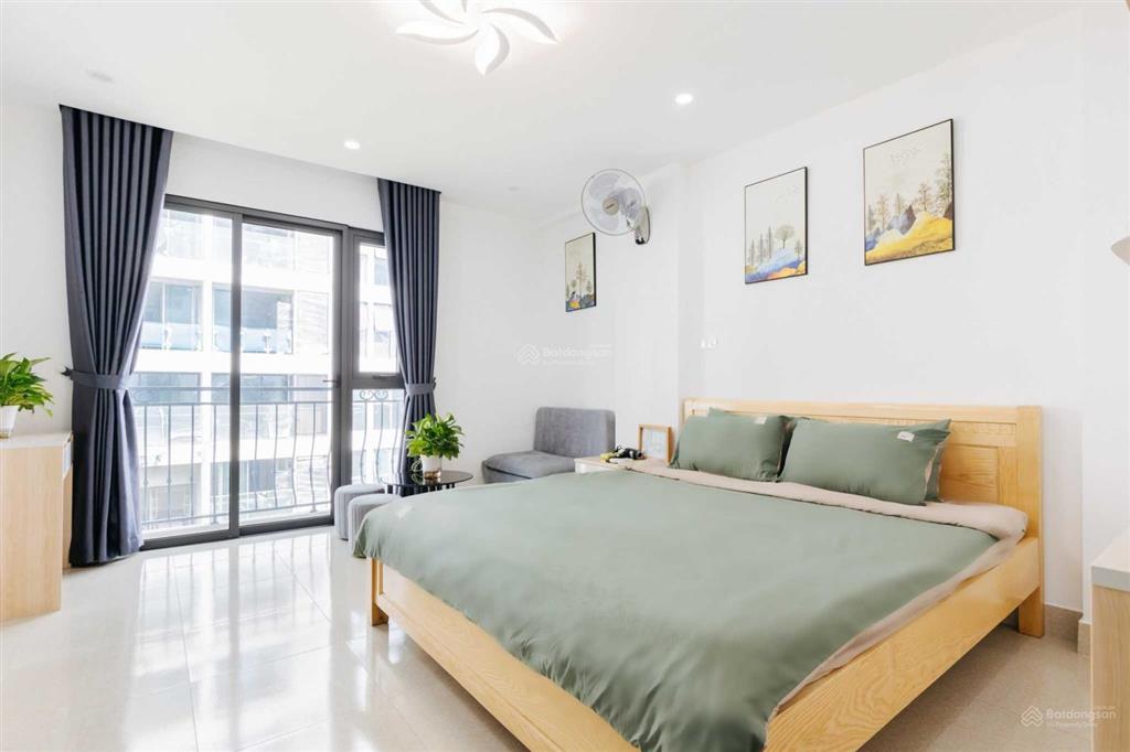 Full đồ, máy giặt sấy riêng, ban công to rộng, view thoáng, 1 phút đi bộ ra tới hồ tây