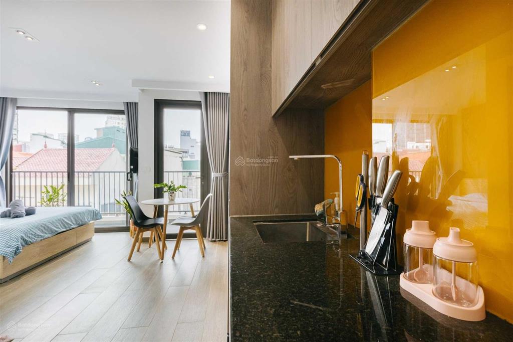 Cho thuê căn hộ tây hồ, tầng cao view thoáng 1 phút đi bộ tới hồ, gần phố đi bộ