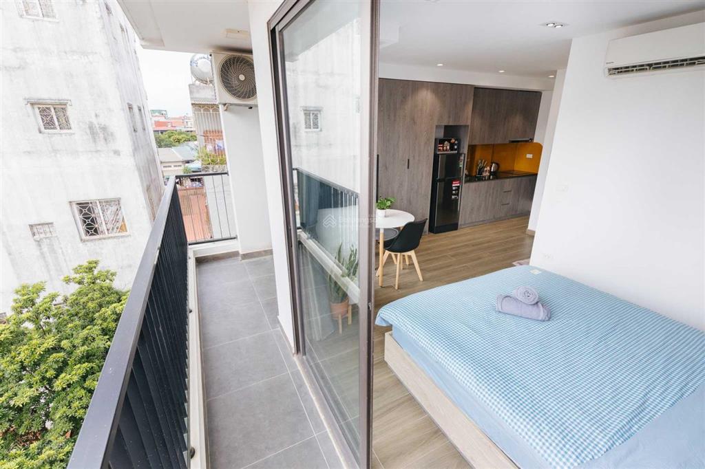 Cho thuê căn hộ tây hồ, tầng cao view thoáng 1 phút đi bộ tới hồ, gần phố đi bộ