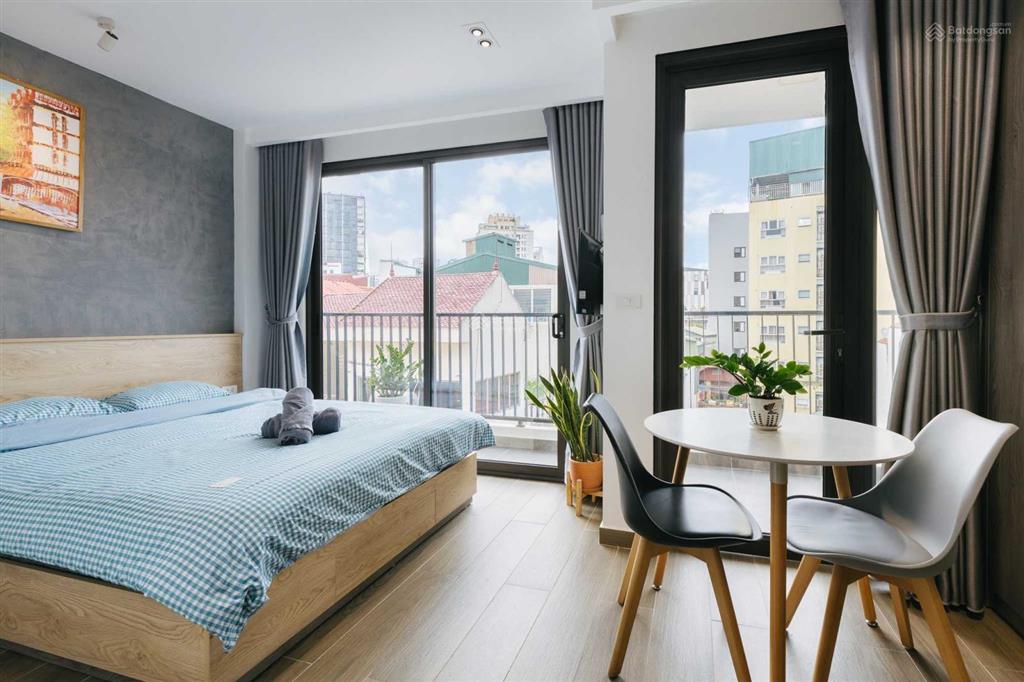 Cho thuê căn hộ tây hồ, tầng cao view thoáng 1 phút đi bộ tới hồ, gần phố đi bộ