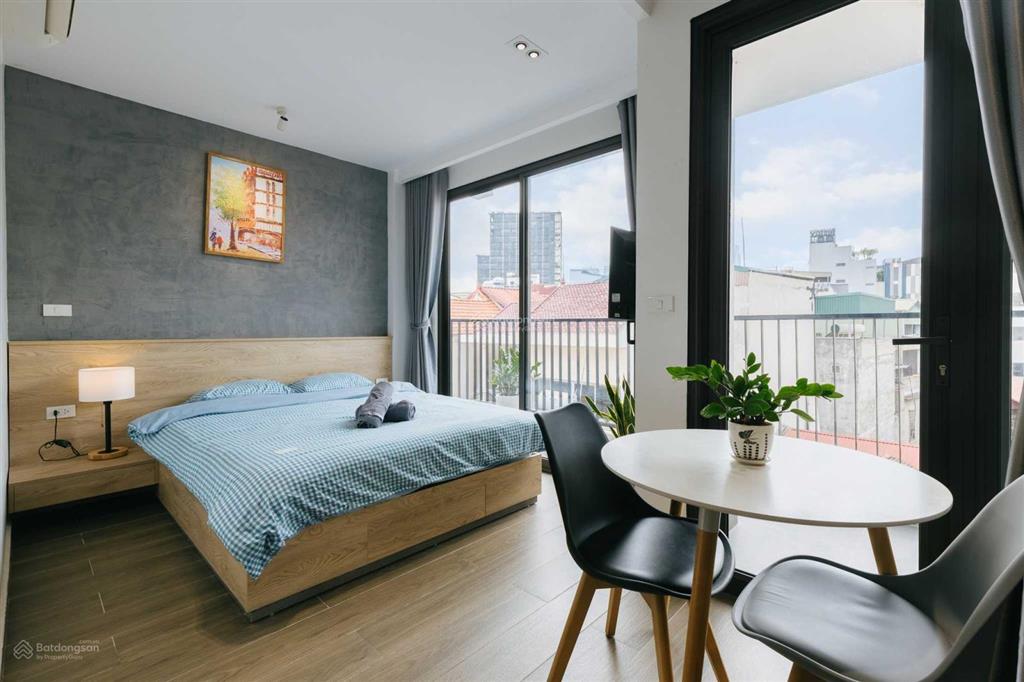 Cho thuê căn hộ tây hồ, tầng cao view thoáng 1 phút đi bộ tới hồ, gần phố đi bộ