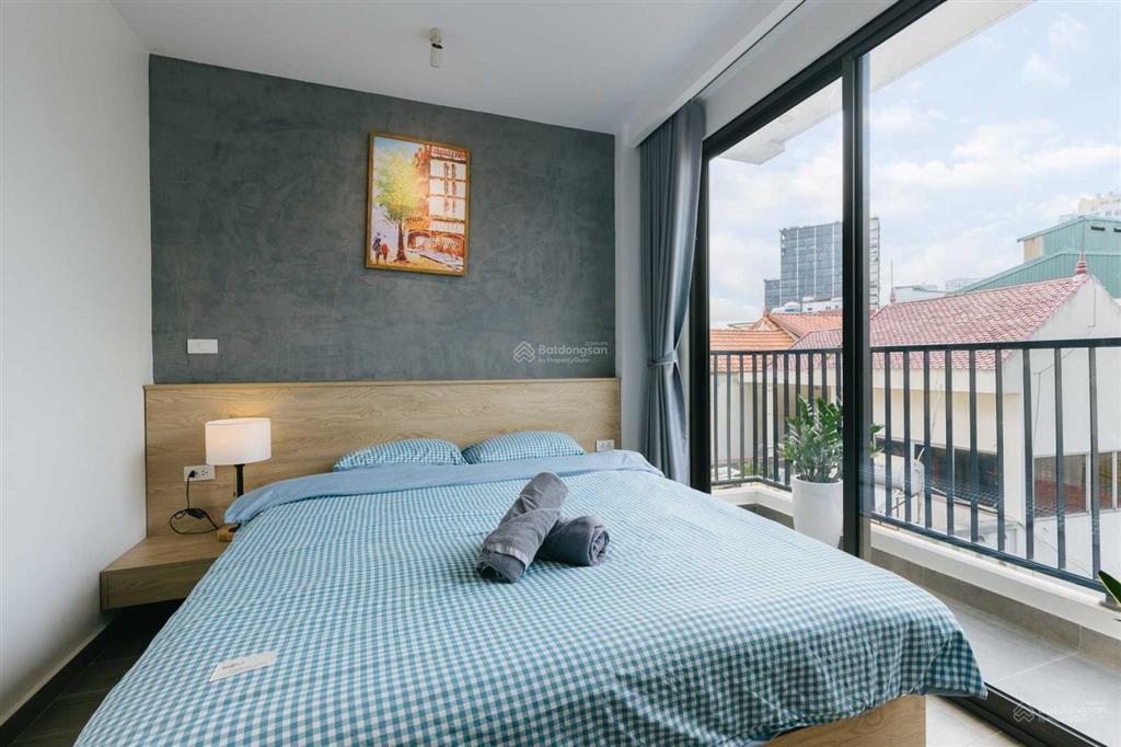 Cho thuê căn hộ tây hồ, tầng cao view thoáng 1 phút đi bộ tới hồ, gần phố đi bộ