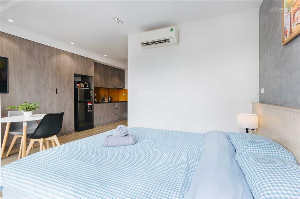 Cho thuê căn hộ tây hồ, tầng cao view thoáng 1 phút đi bộ tới hồ, gần phố đi bộ