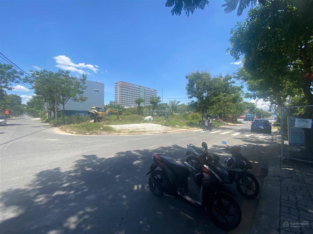 Tài chính 13 tỷ. bán đất đa mặn đông 108m2 mt 9m, nở hậu, 3 mặt thoáng, 2 phút ra tới biển