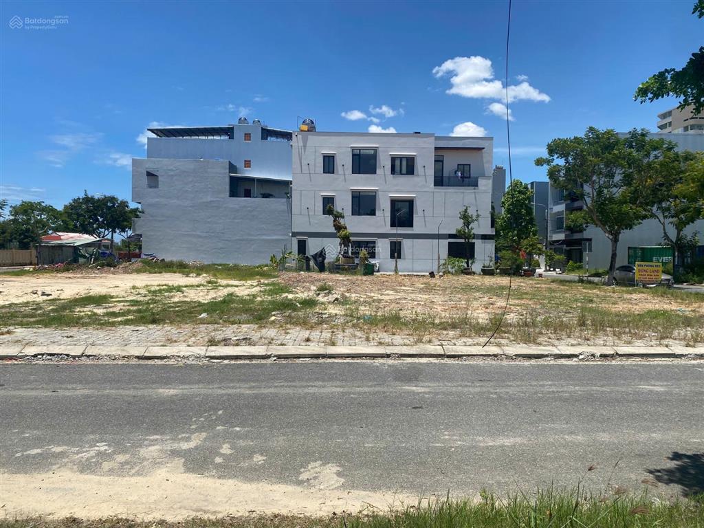 Tài chính 13 tỷ. bán đất đa mặn đông 108m2 mt 9m, nở hậu, 3 mặt thoáng, 2 phút ra tới biển