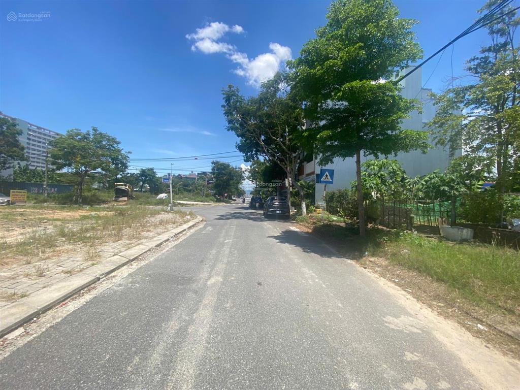 Tài chính 13 tỷ. bán đất đa mặn đông 108m2 mt 9m, nở hậu, 3 mặt thoáng, 2 phút ra tới biển