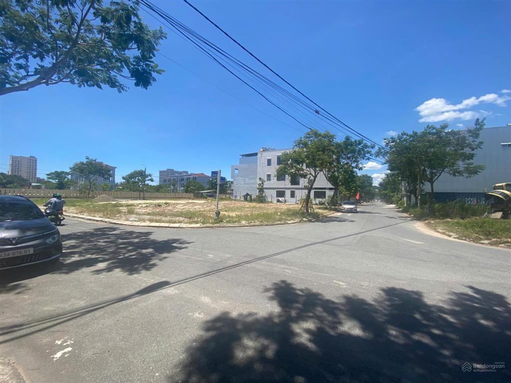 Tài chính 13 tỷ. bán đất đa mặn đông 108m2 mt 9m, nở hậu, 3 mặt thoáng, 2 phút ra tới biển