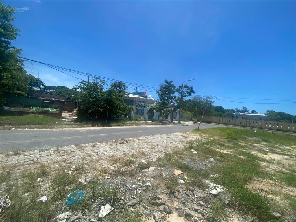 Tài chính 13 tỷ. bán đất đa mặn đông 108m2 mt 9m, nở hậu, 3 mặt thoáng, 2 phút ra tới biển