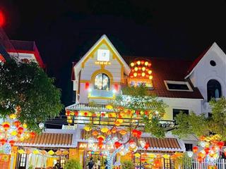 Hot! cho thuê nhà biệt thự mặt phố trần thái tông, dt 200mx4 tầng, mt lô góc 20m, vị trí siêu đẹp