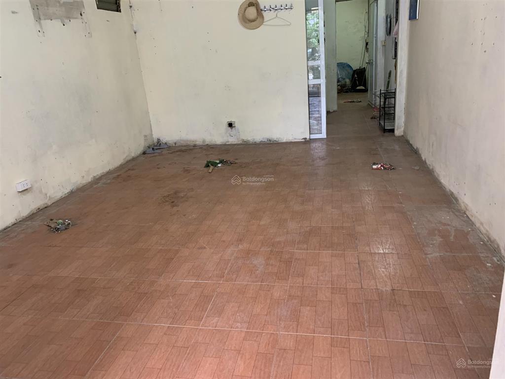 Cho thuê nhà cấp 4, gần ocp1 gia lâm dtich 100m2, mặt ngõ oto thông, sân để 2oto, giá mềm