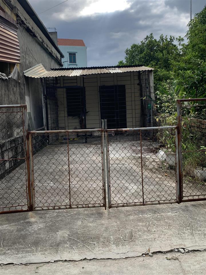 Cho thuê nhà cấp 4, gần ocp1 gia lâm dtich 100m2, mặt ngõ oto thông, sân để 2oto, giá mềm