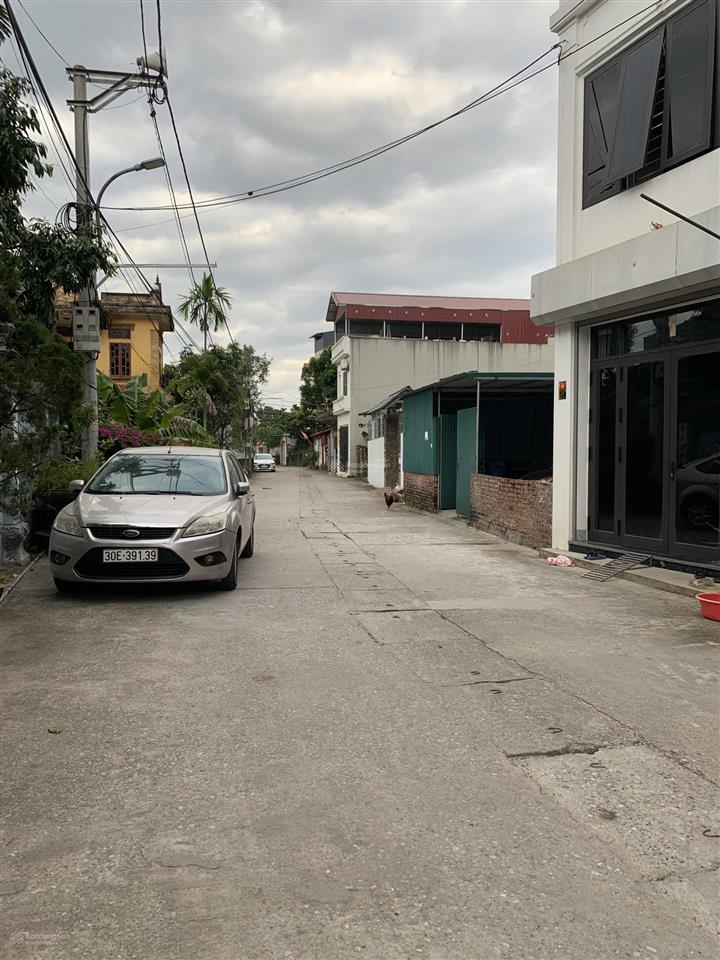 Cho thuê nhà cấp 4, gần ocp1 gia lâm dtich 100m2, mặt ngõ oto thông, sân để 2oto, giá mềm