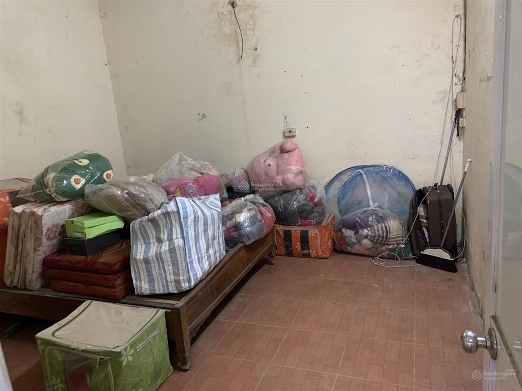 Cho thuê nhà cấp 4, gần ocp1 gia lâm dtich 100m2, mặt ngõ oto thông, sân để 2oto, giá mềm