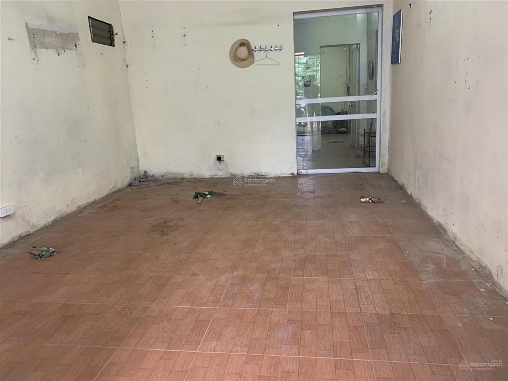 Cho thuê nhà cấp 4, gần ocp1 gia lâm dtich 100m2, mặt ngõ oto thông, sân để 2oto, giá mềm