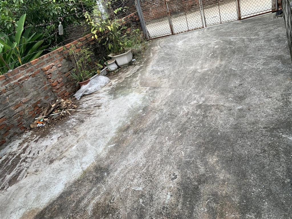 Cho thuê nhà cấp 4, gần ocp1 gia lâm dtich 100m2, mặt ngõ oto thông, sân để 2oto, giá mềm