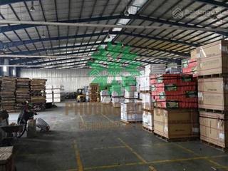 Chúng tôi cần cho thuê kho diện tích 800m2 vinh tân tp vinh xe container lùi vào trong kho