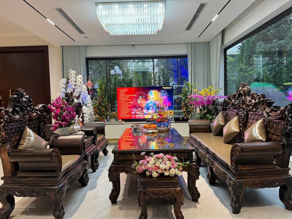 Cần bán gấp siêu biệt thự hud trầu cau 240m2. giá tốt