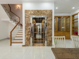 Siêu phẩm! villa q1 (10x16m) 3 lầu st, thang máy chỉ 35 tỷ, hẻm ô tô quay đầu