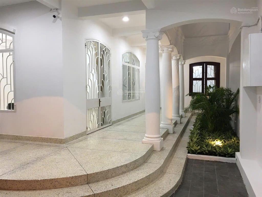 Nhà (8.2m x 29m) hẻm xe tải  nguyễn văn trỗi, được xây cao 8 tầng