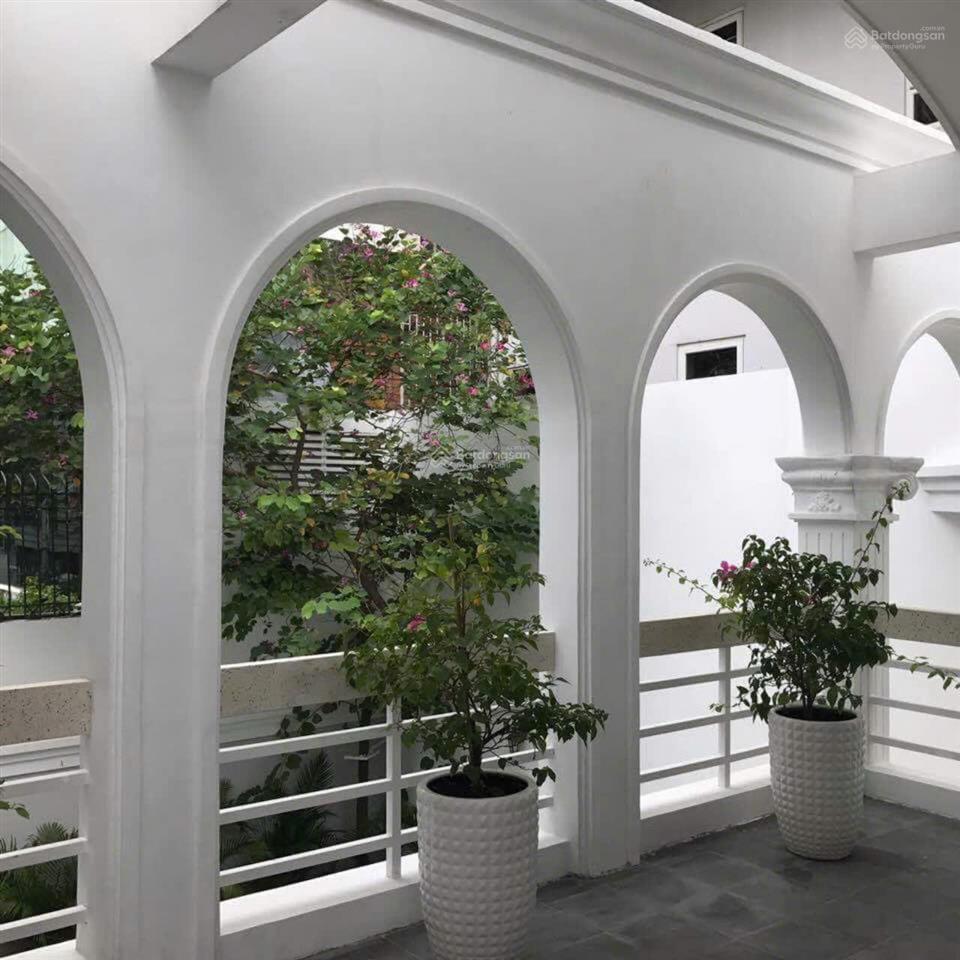 Nhà (8.2m x 29m) hẻm xe tải  nguyễn văn trỗi, được xây cao 8 tầng