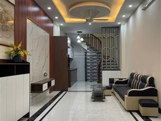 Bán nhà trường chinh, 32m², ngõ thông, hai thoáng vĩnh viễn, ở cực sướng, giá chỉ 6.4 tỷ