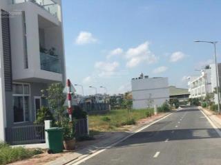Bán lô 100m2 vị trí đẹp ngay mặt tiền lã xuân oai  giá cực tốt chỉ 38tr/m2  full thổ cư  shr
