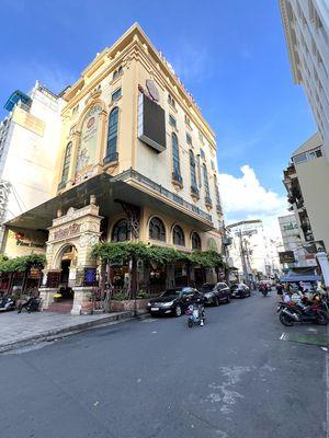Ngộp bank 40 tỷ giảm còn 29,8 tỷ bán tòa nhà mt phạm văn bạch, dt 7,8 x 23m, 1 hầm 6 tầng