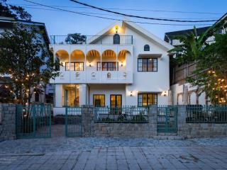 Biệt thự pháp góc 2mt đường pasteur q3 gần hồ con rùa , dt 18mx37m, kết cấu 2 tầng ,ctxd tòa 8 tầng