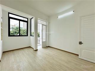 Bán nhà mới 52m2 nguyễn xí, gần vincom  hẻm oto  4 phòng ngủ  8.x tỷ