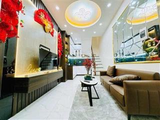 Cầu giấy, 18m2 4 tầng, 3 ngủ đủ công năng, full nội thất, sổ vuông  giá 4.45 tỷ còn thuơng luợng