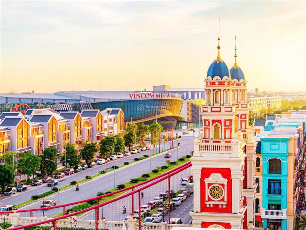 Sốc  nhà vinhomes 100m2 sổ đỏ 5 tầng hai mặt tiền đường 25m, hè 10m mà giá chỉ nhỉnh 15tỷ