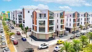 Sốc  nhà vinhomes 100m2 sổ đỏ 5 tầng hai mặt tiền đường 25m, hè 10m mà giá chỉ nhỉnh 15tỷ