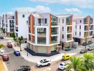 Sốc  nhà vinhomes 100m2 sổ đỏ 5 tầng hai mặt tiền đường 25m, hè 10m mà giá chỉ nhỉnh 15tỷ