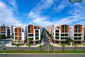 Sốc  nhà vinhomes 100m2 sổ đỏ 5 tầng hai mặt tiền đường 25m, hè 10m mà giá chỉ nhỉnh 15tỷ