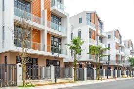 Sốc  nhà vinhomes 100m2 sổ đỏ 5 tầng hai mặt tiền đường 25m, hè 10m mà giá chỉ nhỉnh 15tỷ