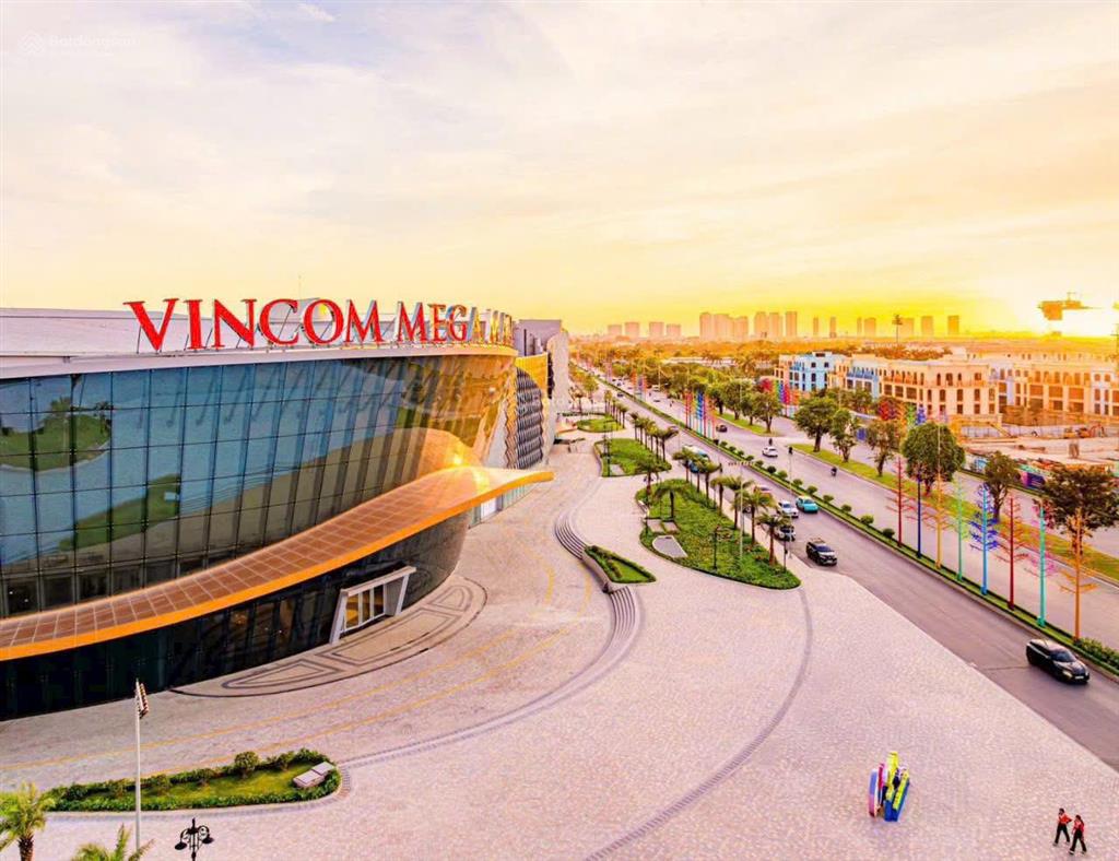 Sốc  nhà vinhomes 100m2 sổ đỏ 5 tầng hai mặt tiền đường 25m, hè 10m mà giá chỉ nhỉnh 15tỷ