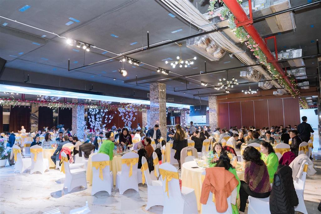 Dinhle  không gian làm việc đẳng cấp, các doanh nghiệp thành công đều chọn làm trụ sở, vp, tttm