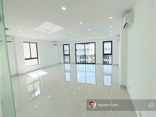 Văn phòng tầng góc 2 mt,dt 7 x 22m ngăn sẵn vách kính 2 phòng,hầm xe tại vạn phúc city.