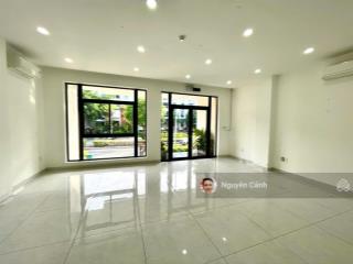 Văn phòng tầng dt 7 x 20m, ngăn sẵn vách kính,hầm xe free giá chỉ 13 triệu.