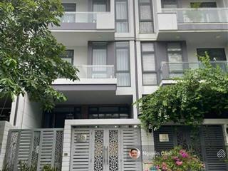 Cho thuê nhà phố dt 5x21m có thang máy, giá 35 triệu/tháng  hầm + 4 tầng mới hoàn thiện 100%