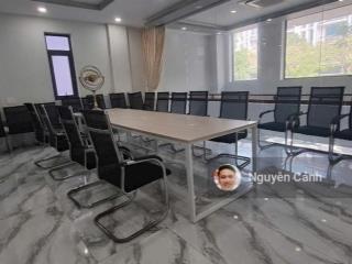 Văn phòng cho thuê,dt 70m ngăn sẵn vách kính 2 phòng,thang máy,máy lạnh giá 12 triệu.